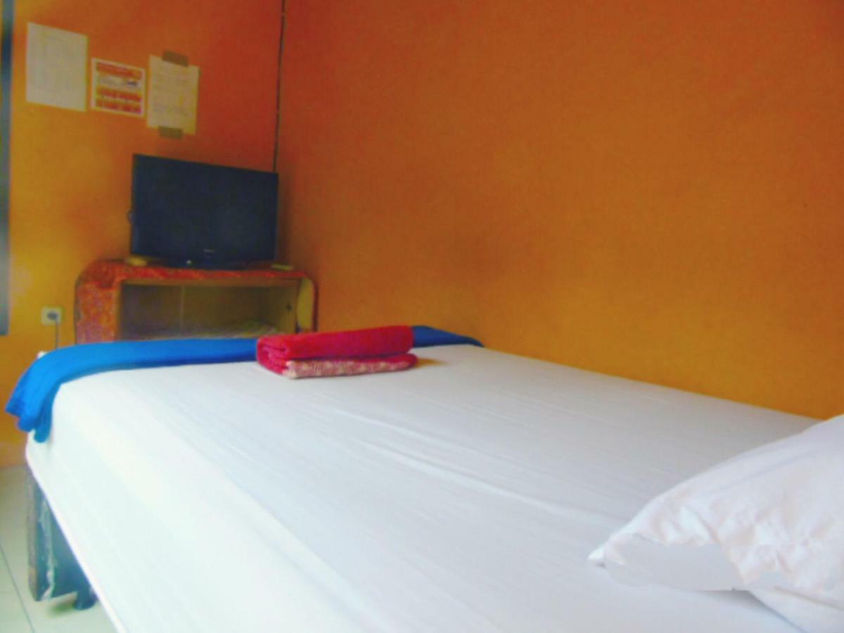 Aini Home Stay Ternate Exterior foto